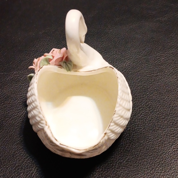 Antique/ Vintage swan, beautiful bone china, gold trim - Picture 3 of 4